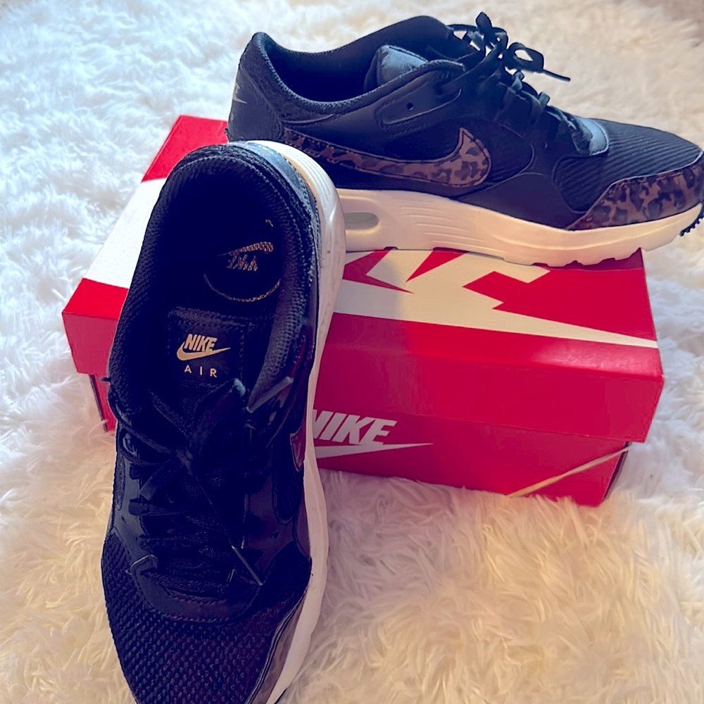 Black Nike Air perfect condition